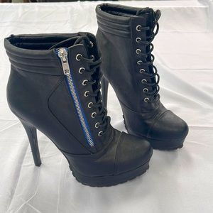 Brand Charlotte Russe size 9 platform 5 1/2 inch heal black w/ blue zipper